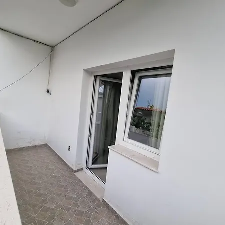 Modern & Spacious 3 Bedroom Ground Floor Apartment/vila *