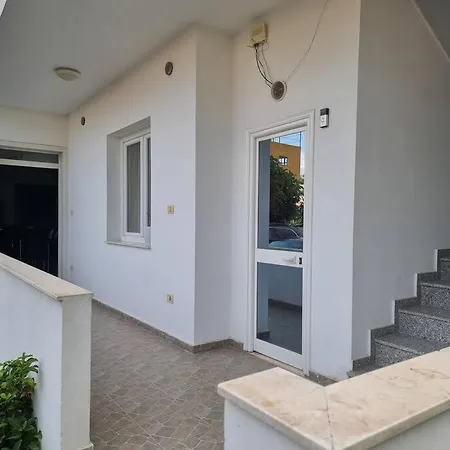 Modern & Spacious 3 Bedroom Ground Floor Apartment/vila Villa Tirana
