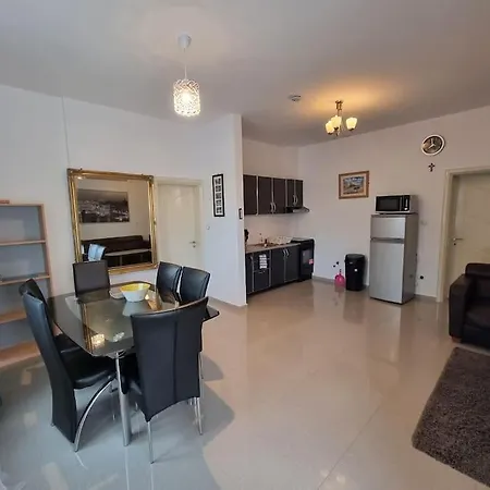 Modern & Spacious 3 Bedroom Ground Floor Apartment/vila * Tirana