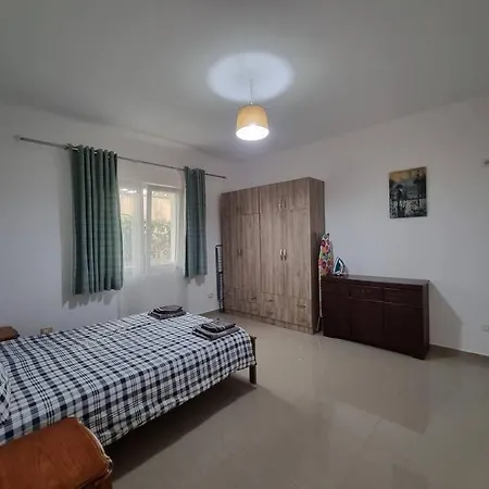 Modern & Spacious 3 Bedroom Ground Floor Apartment/vila Villa *