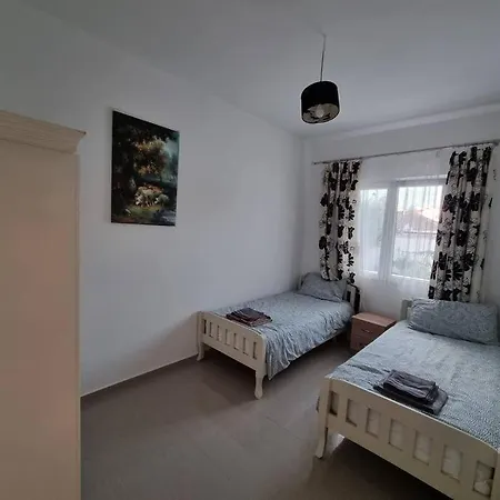 Modern & Spacious 3 Bedroom Ground Floor Apartment/vila * Tirana
