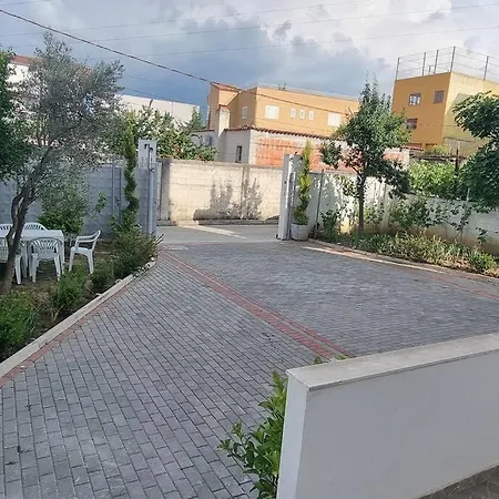 Modern & Spacious 3 Bedroom Ground Floor Apartment/vila Villa